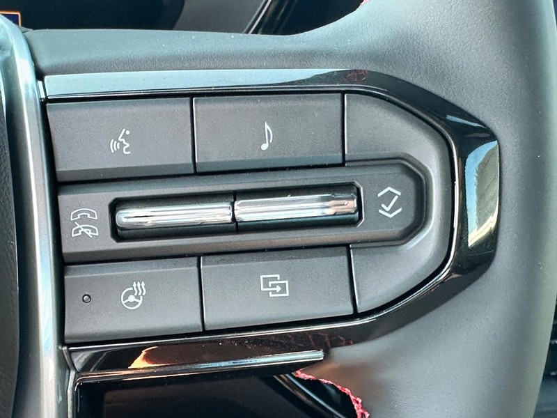 Chevrolet Colorado Vehicle Full-screen Gallery Image 13