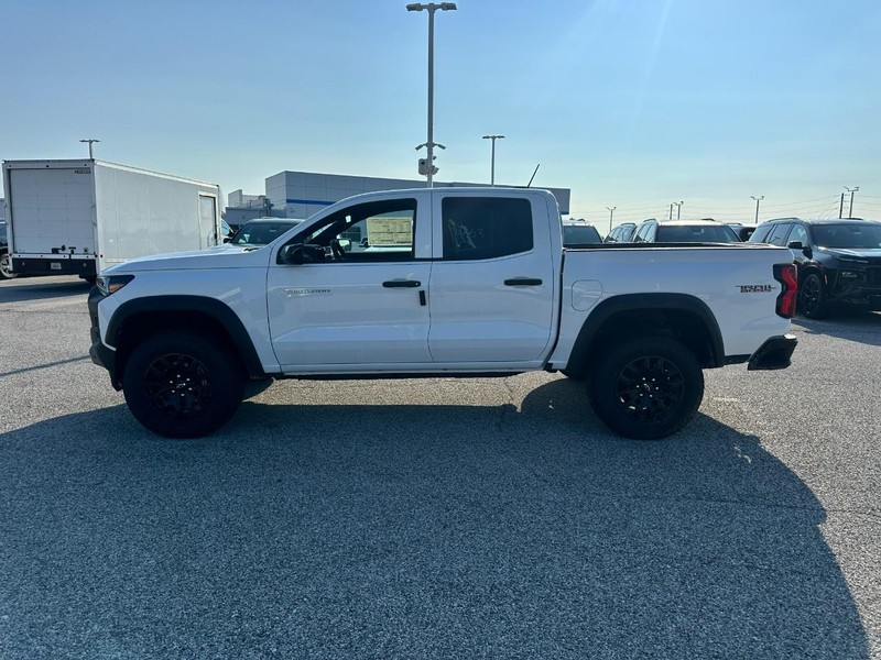 Chevrolet Colorado Vehicle Full-screen Gallery Image 2