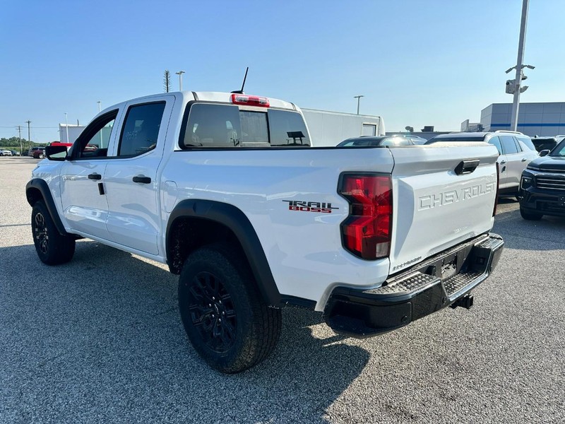 Chevrolet Colorado Vehicle Full-screen Gallery Image 3