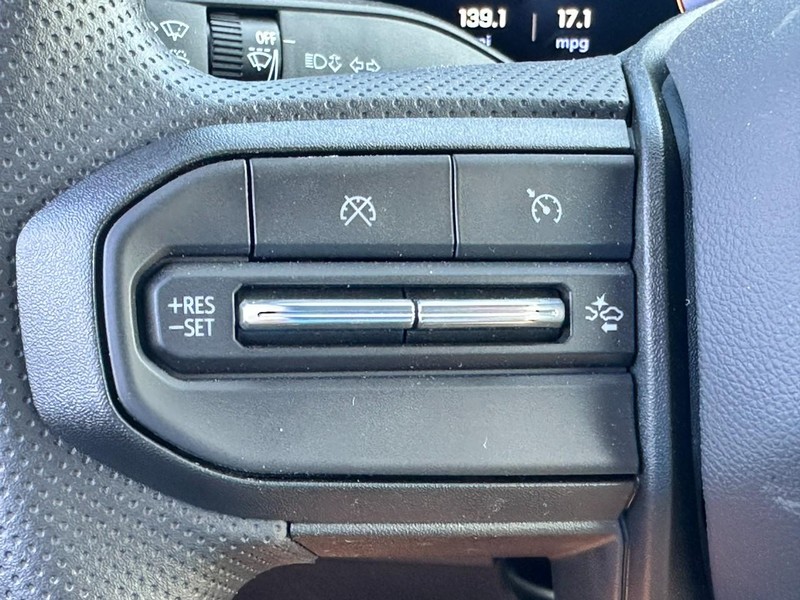 Chevrolet Colorado Vehicle Full-screen Gallery Image 11