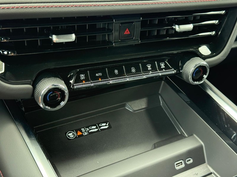 Chevrolet Tahoe Vehicle Full-screen Gallery Image 16
