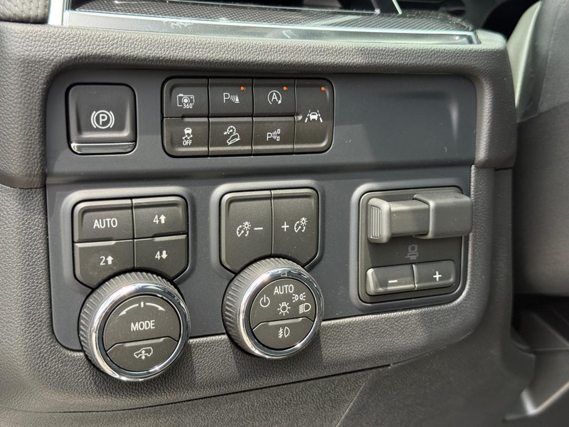 Chevrolet Tahoe Vehicle Full-screen Gallery Image 18