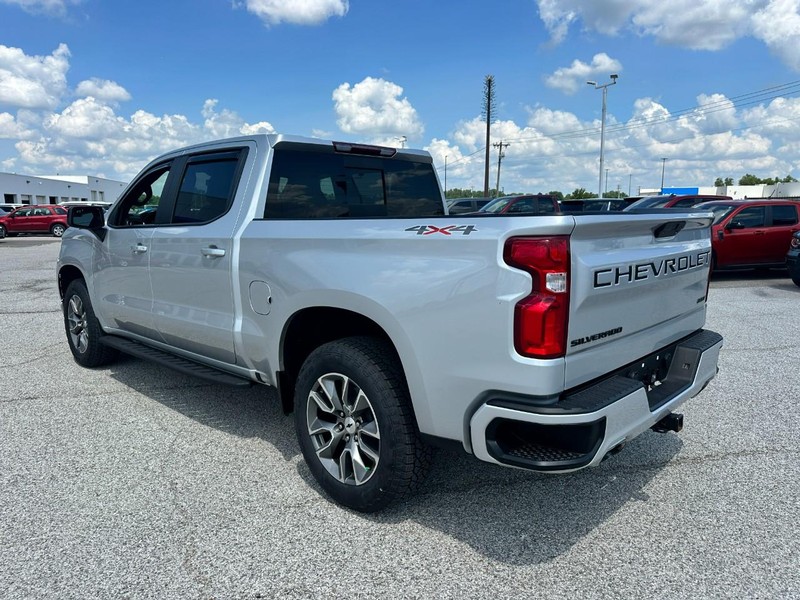 Chevrolet Silverado 1500 LTD Vehicle Full-screen Gallery Image 3