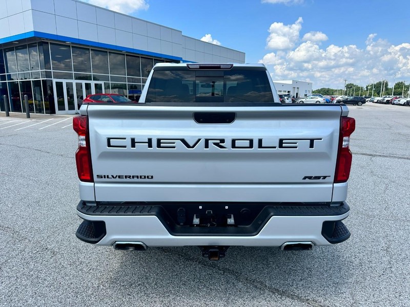 Chevrolet Silverado 1500 LTD Vehicle Full-screen Gallery Image 4