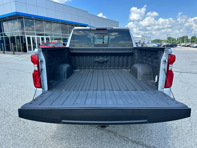 Chevrolet Silverado 1500 LTD Vehicle Full-screen Gallery Image 5