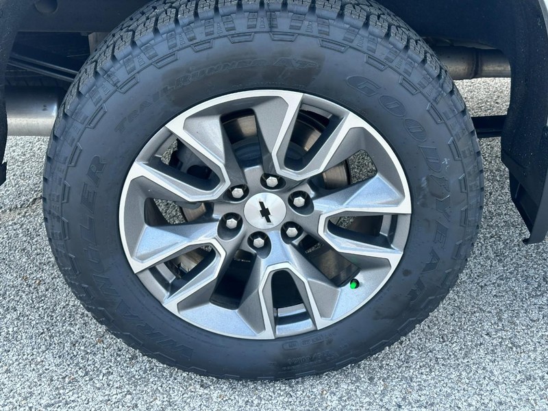 Chevrolet Silverado 1500 LTD Vehicle Full-screen Gallery Image 7