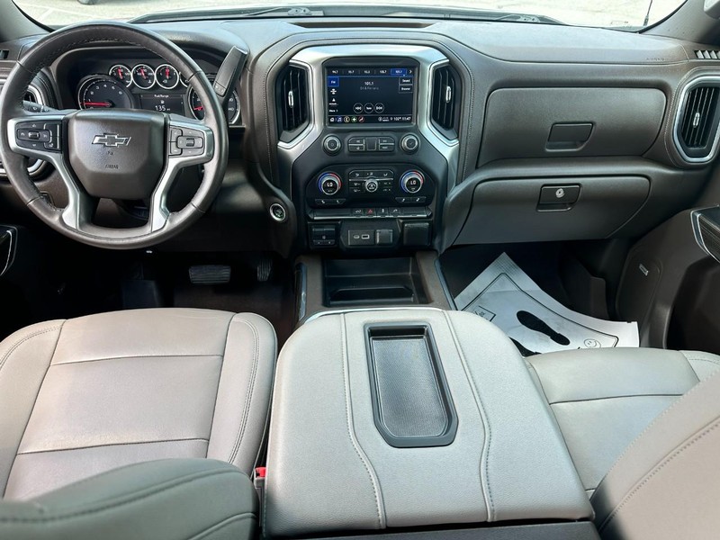 Chevrolet Silverado 1500 LTD Vehicle Full-screen Gallery Image 11