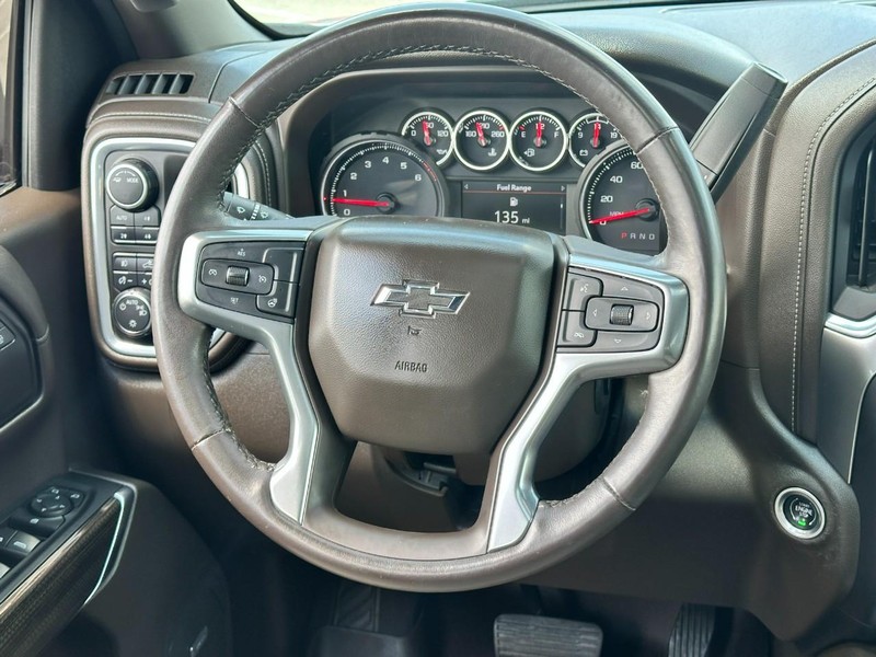 Chevrolet Silverado 1500 LTD Vehicle Full-screen Gallery Image 12