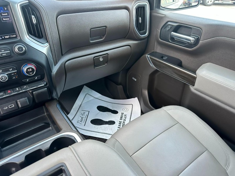 Chevrolet Silverado 1500 LTD Vehicle Full-screen Gallery Image 15