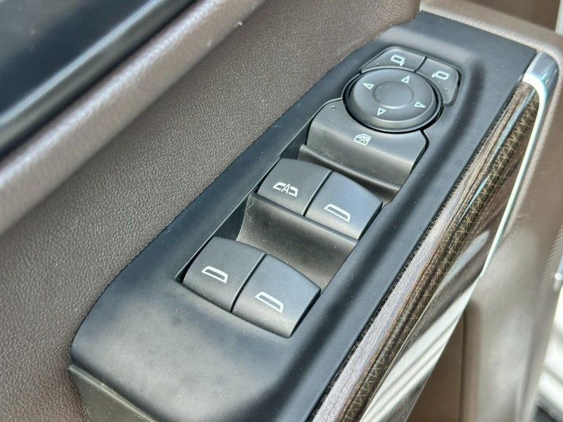 Chevrolet Silverado 1500 LTD Vehicle Full-screen Gallery Image 16