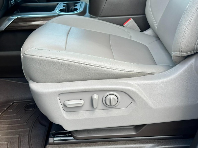 Chevrolet Silverado 1500 LTD Vehicle Full-screen Gallery Image 17