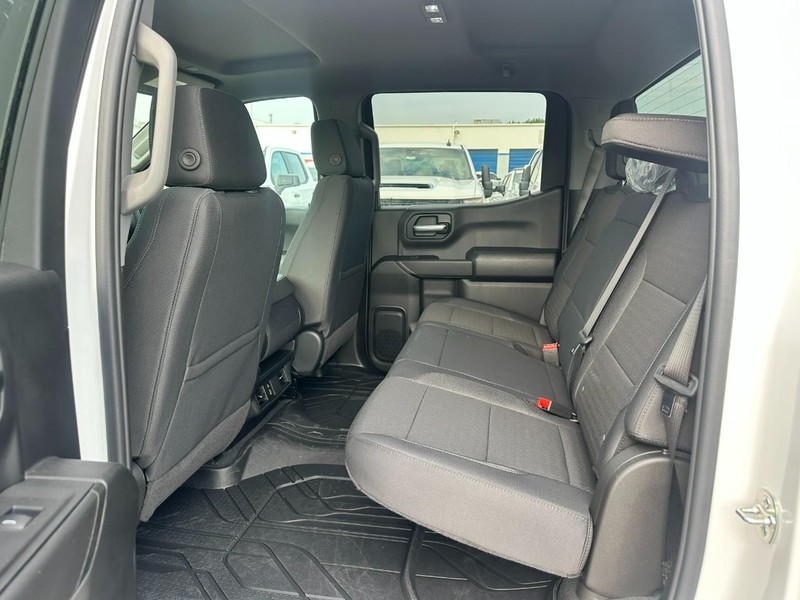 Chevrolet Silverado 1500 Vehicle Full-screen Gallery Image 4