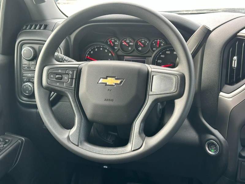 Chevrolet Silverado 1500 Vehicle Full-screen Gallery Image 6
