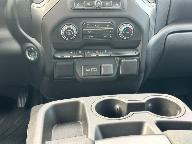 Chevrolet Silverado 1500 Vehicle Full-screen Gallery Image 8