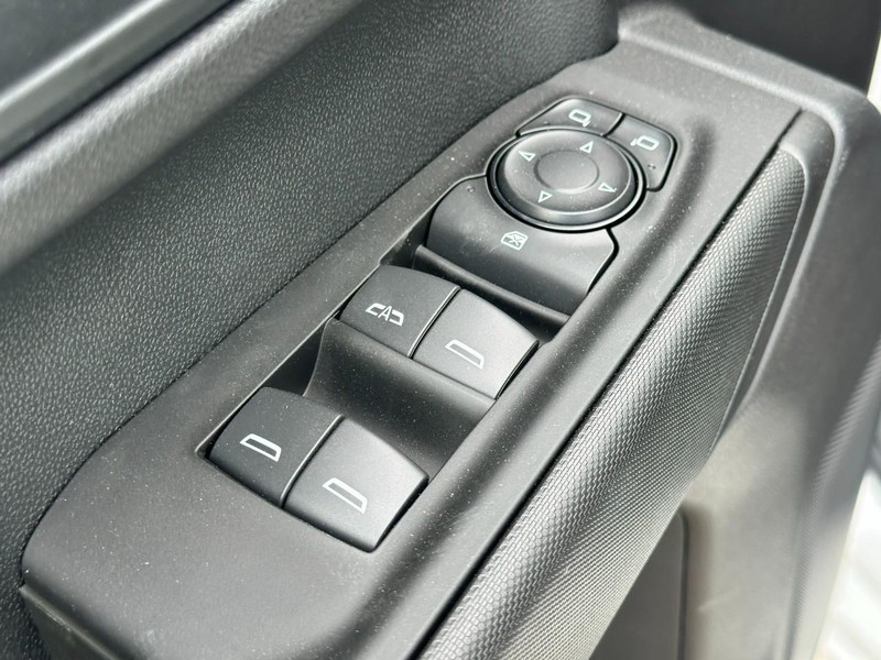 Chevrolet Silverado 1500 Vehicle Full-screen Gallery Image 9