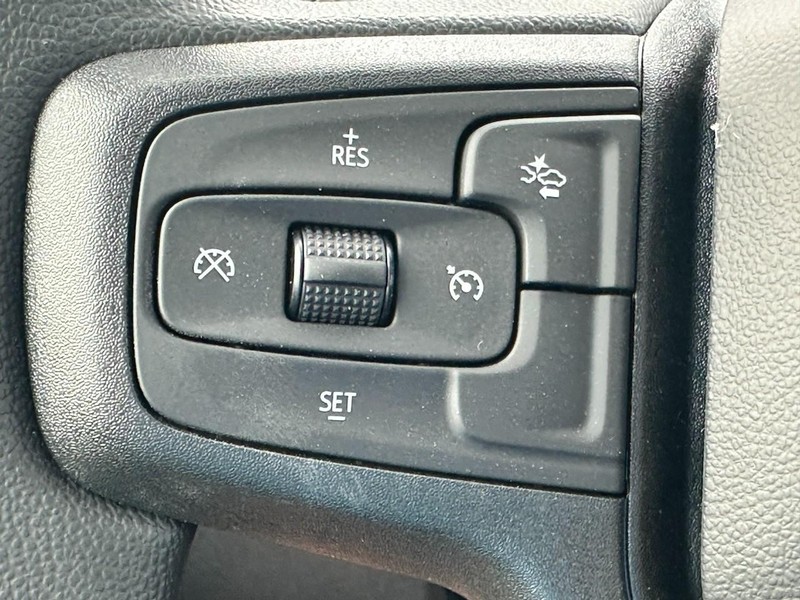 Chevrolet Silverado 1500 Vehicle Full-screen Gallery Image 11