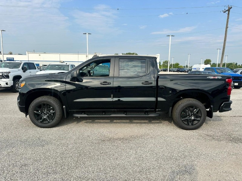 Chevrolet Silverado 1500 Vehicle Full-screen Gallery Image 2