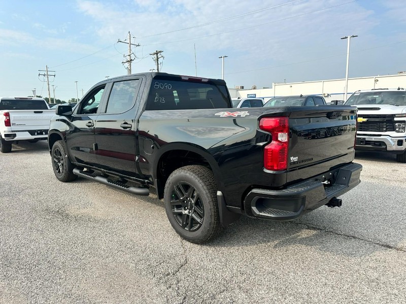 Chevrolet Silverado 1500 Vehicle Full-screen Gallery Image 3