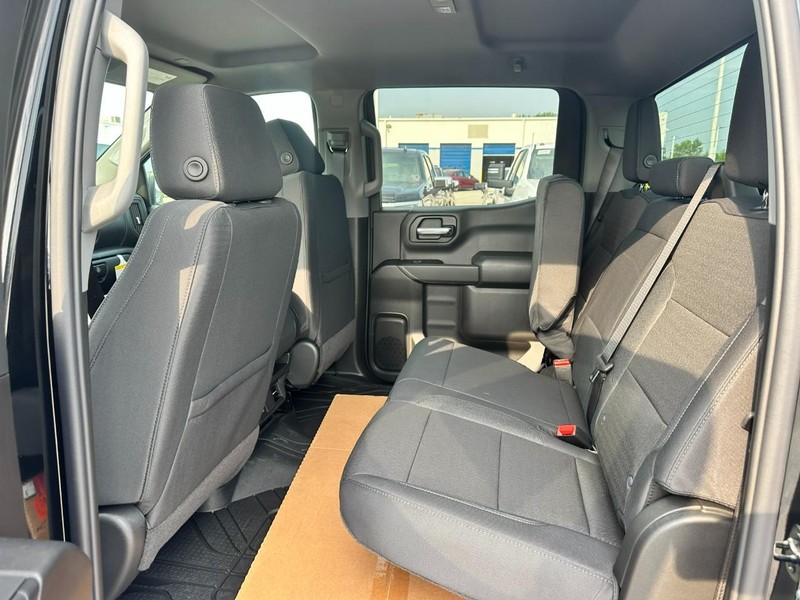 Chevrolet Silverado 1500 Vehicle Full-screen Gallery Image 4