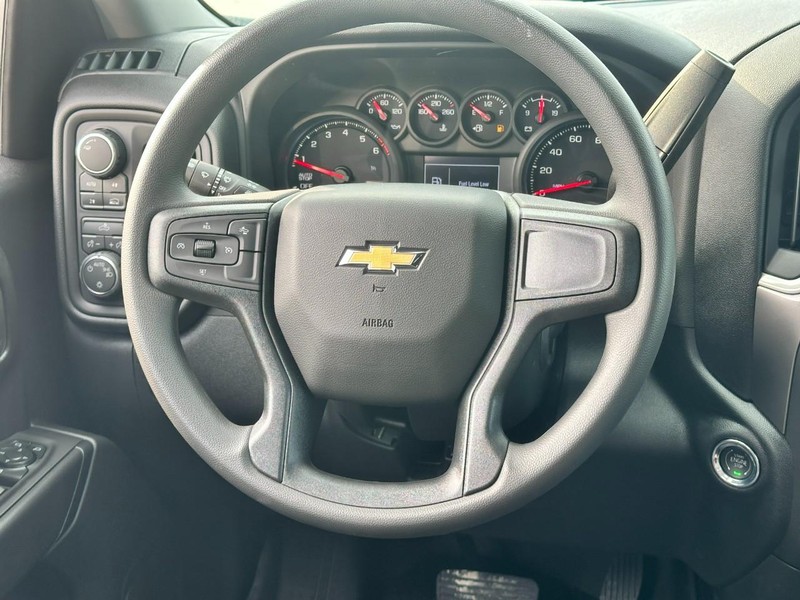 Chevrolet Silverado 1500 Vehicle Full-screen Gallery Image 6