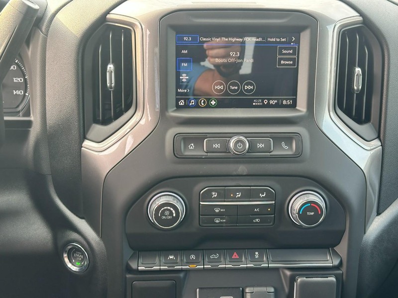 Chevrolet Silverado 1500 Vehicle Full-screen Gallery Image 7