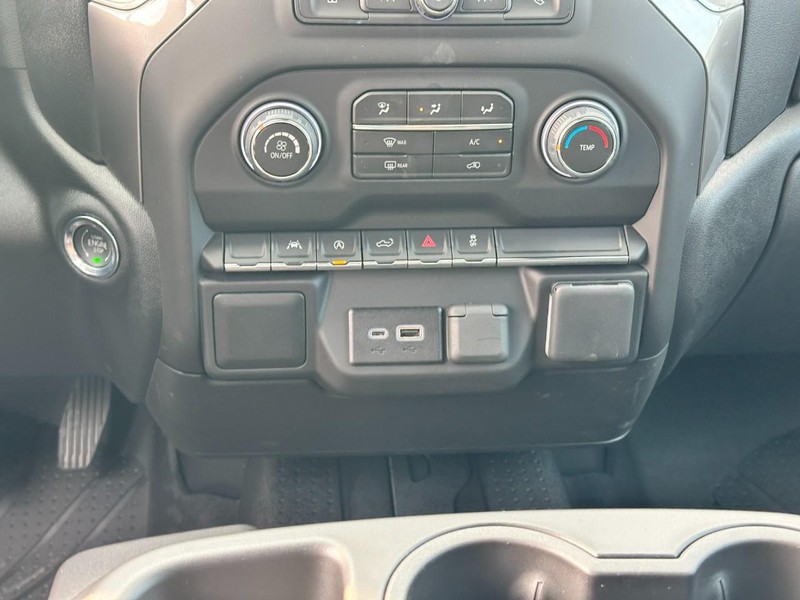 Chevrolet Silverado 1500 Vehicle Full-screen Gallery Image 8