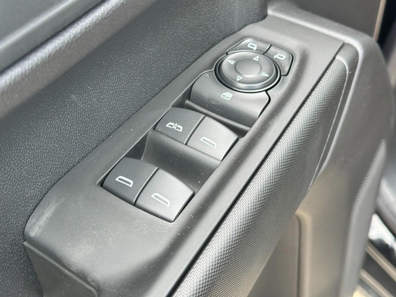 Chevrolet Silverado 1500 Vehicle Full-screen Gallery Image 9