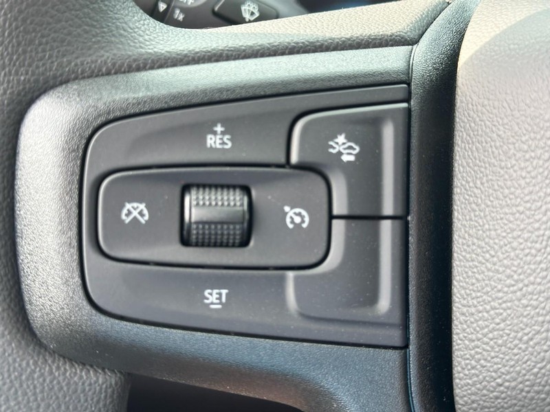 Chevrolet Silverado 1500 Vehicle Full-screen Gallery Image 11