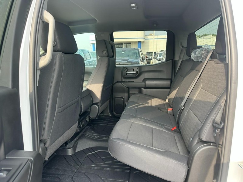 Chevrolet Silverado 1500 Vehicle Full-screen Gallery Image 4