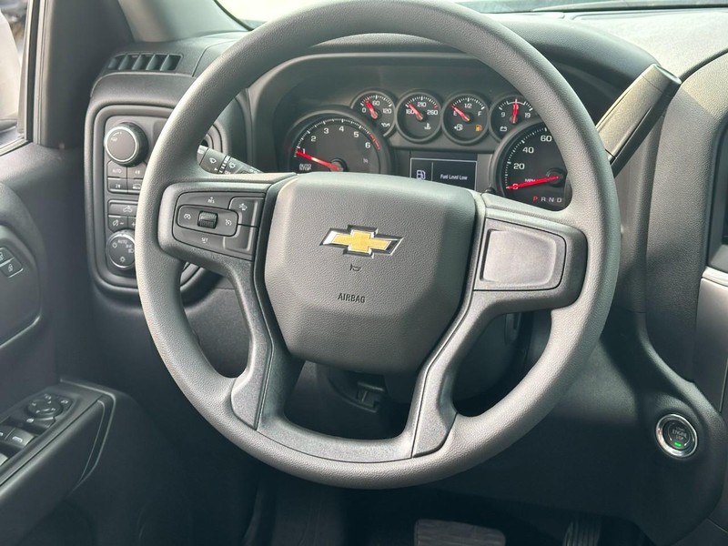 Chevrolet Silverado 1500 Vehicle Full-screen Gallery Image 6