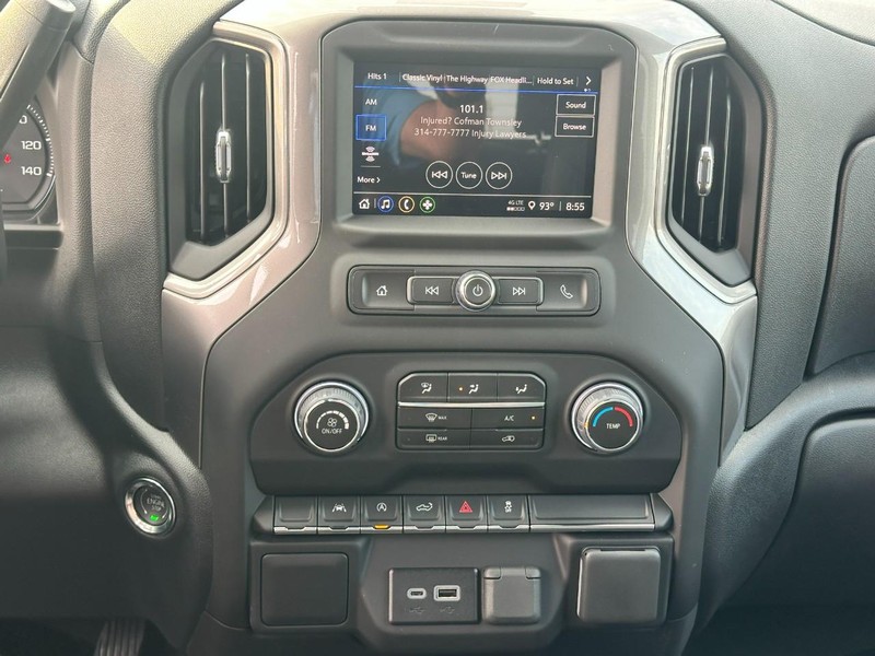Chevrolet Silverado 1500 Vehicle Full-screen Gallery Image 7