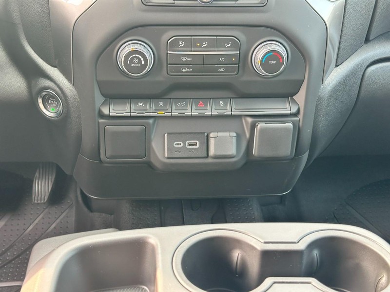 Chevrolet Silverado 1500 Vehicle Full-screen Gallery Image 8