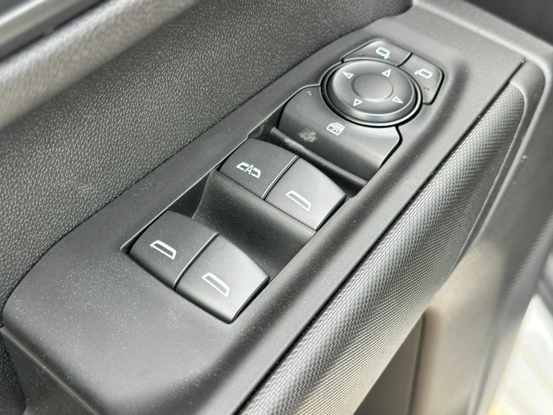 Chevrolet Silverado 1500 Vehicle Full-screen Gallery Image 9