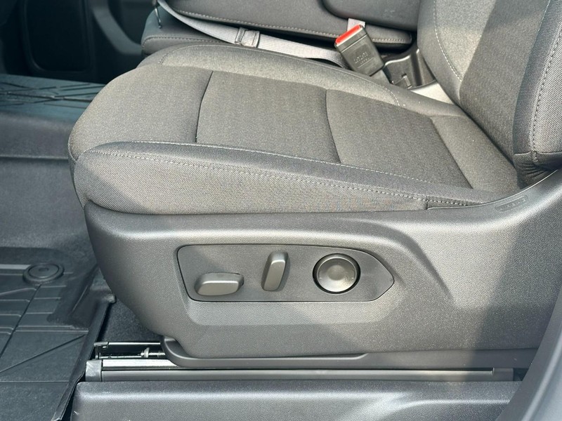 Chevrolet Silverado 1500 Vehicle Full-screen Gallery Image 10