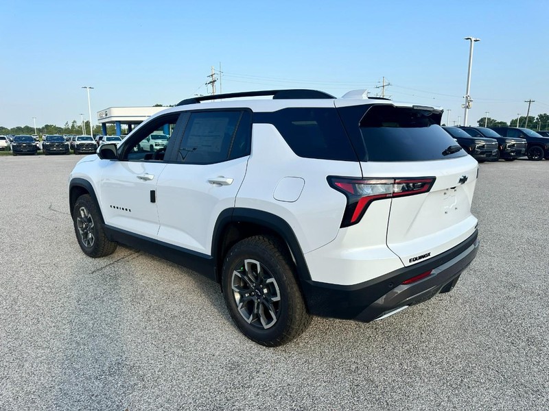 Chevrolet Equinox Vehicle Full-screen Gallery Image 3