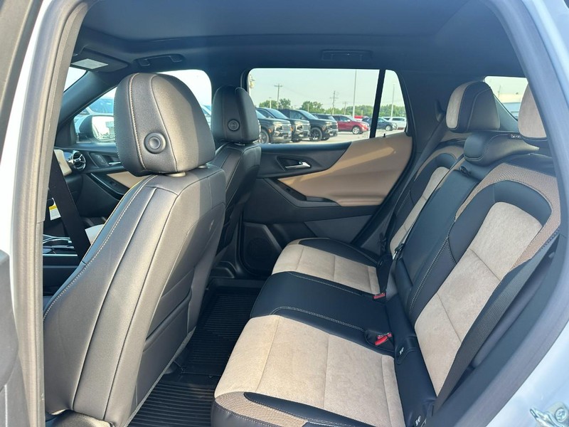 Chevrolet Equinox Vehicle Full-screen Gallery Image 4