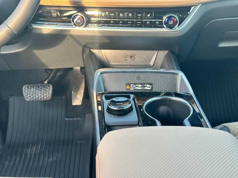Chevrolet Equinox Vehicle Full-screen Gallery Image 8