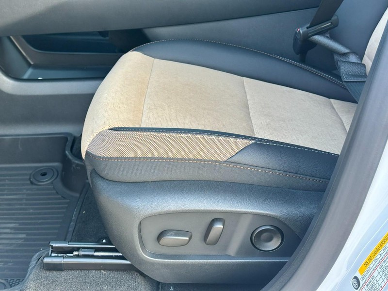 Chevrolet Equinox Vehicle Full-screen Gallery Image 10