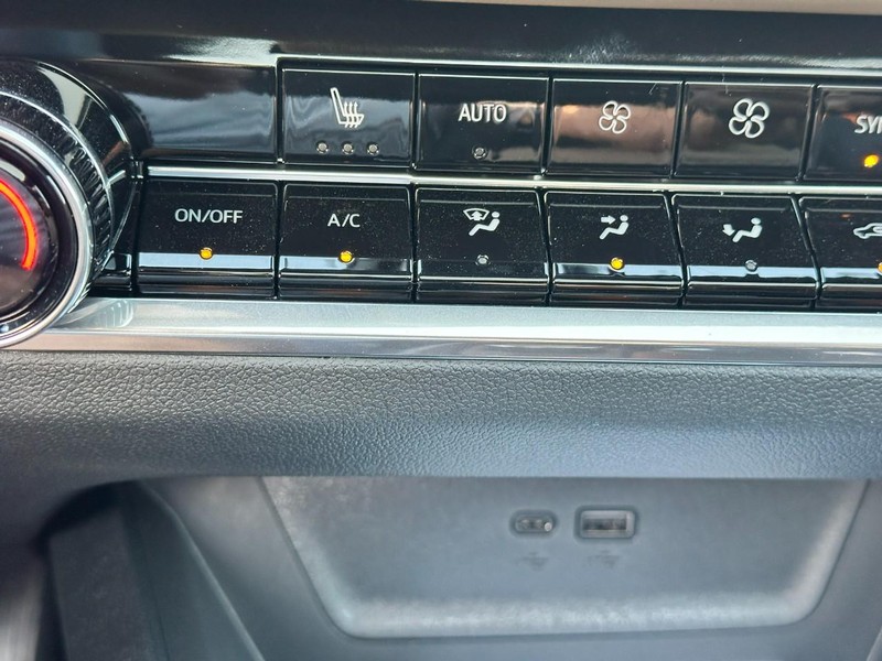 Chevrolet Equinox Vehicle Full-screen Gallery Image 14