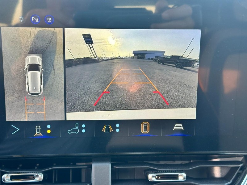 Chevrolet Equinox Vehicle Full-screen Gallery Image 15