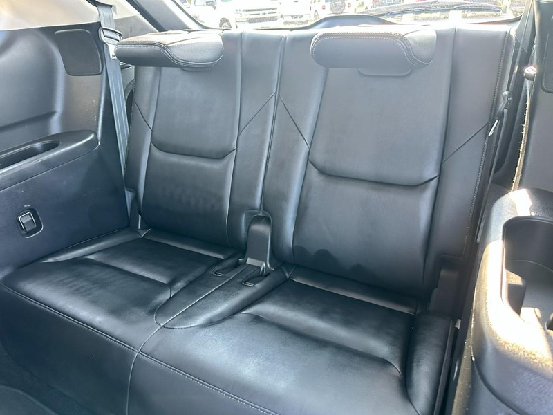 Mazda CX-9 Vehicle Full-screen Gallery Image 11