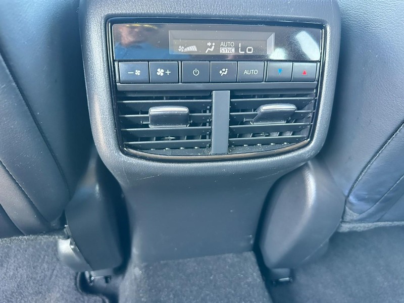 Mazda CX-9 Vehicle Full-screen Gallery Image 12