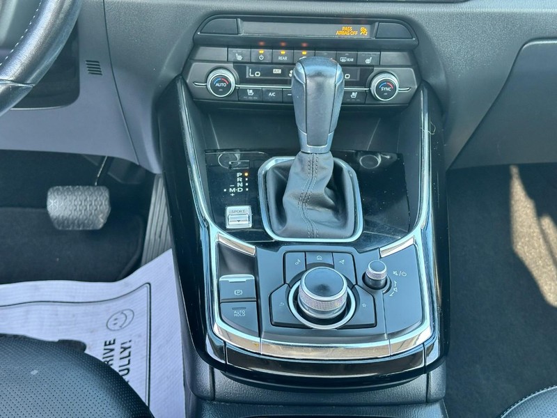 Mazda CX-9 Vehicle Full-screen Gallery Image 17