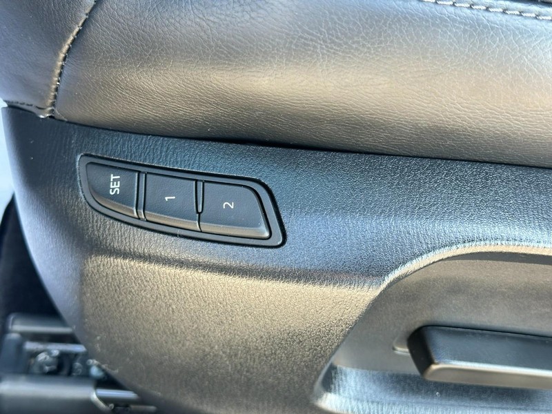 Mazda CX-9 Vehicle Full-screen Gallery Image 21