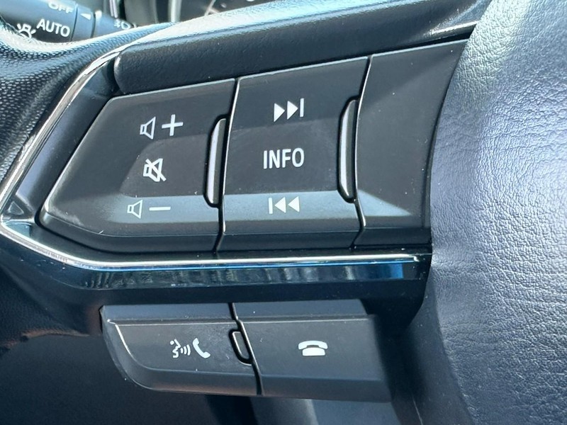 Mazda CX-9 Vehicle Full-screen Gallery Image 22