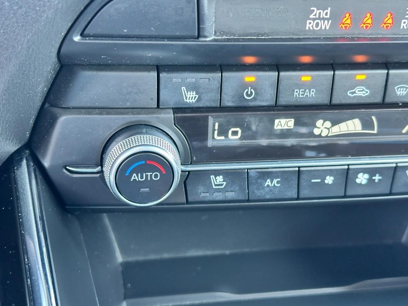 Mazda CX-9 Vehicle Full-screen Gallery Image 25