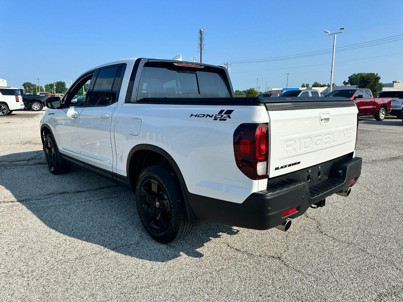 Honda Ridgeline Vehicle Full-screen Gallery Image 3