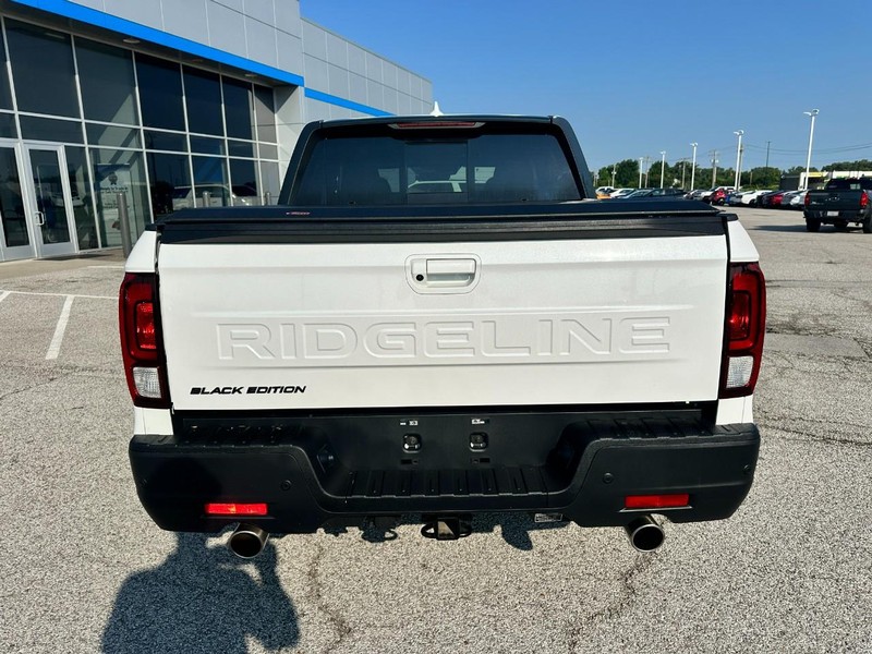 Honda Ridgeline Vehicle Full-screen Gallery Image 4