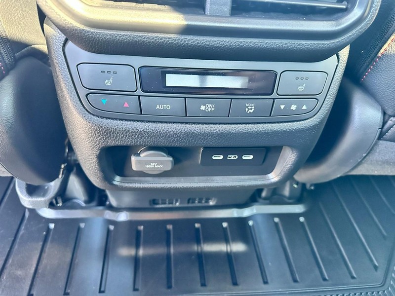 Honda Ridgeline Vehicle Full-screen Gallery Image 11