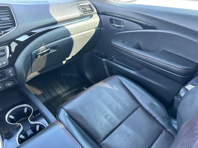 Honda Ridgeline Vehicle Full-screen Gallery Image 17